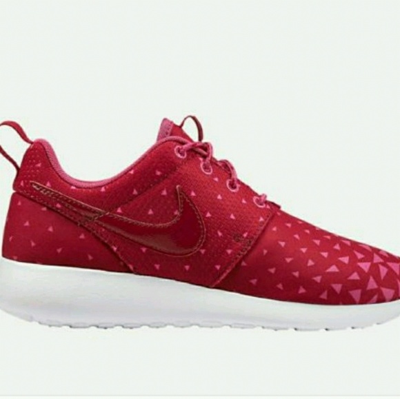 Nike Shoes - Nike Roshe Run Gs Valentine Edition 8.5